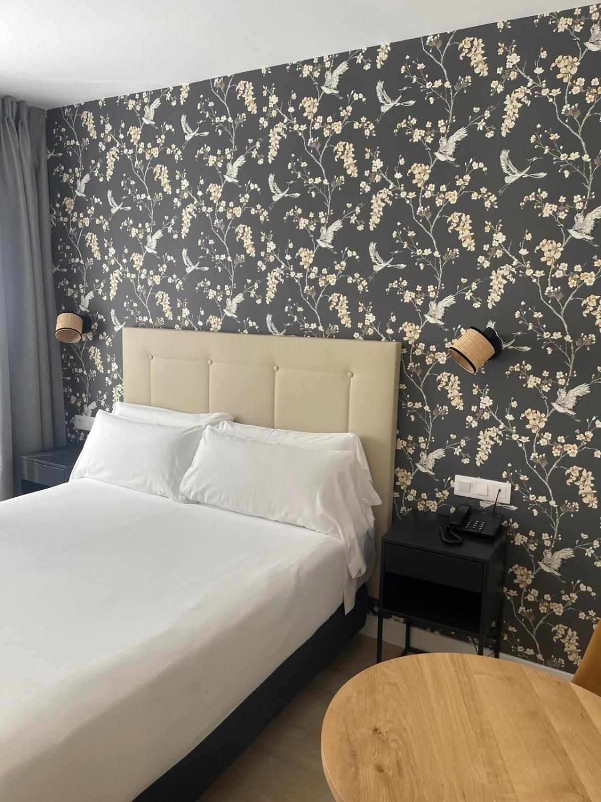 Hotel Cisneros Alcala de Henares Bagian luar foto