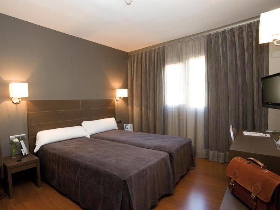 Hotel Cisneros Alcala de Henares Bagian luar foto